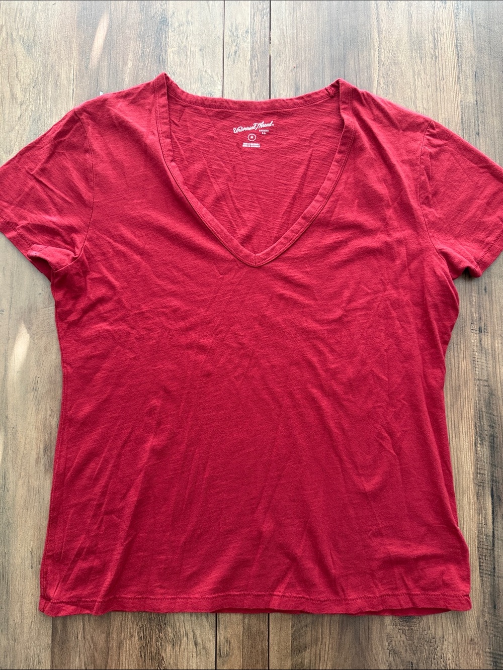 Universal Thread Women's Red V-Neck Short Sleeve Tee